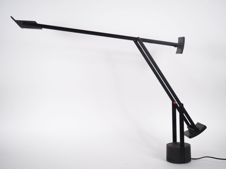 Richard SAPER pour ARTEMIDE. Lampe "Tizio" articulée en métal laqué no