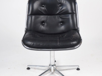 Vente aux enchères Charles POLLOCK. Pour Talin "Executive chair"  porte la signature de l