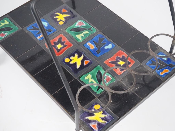 Desserte roulante années 70 en métal laqué noir et céramique polychrom