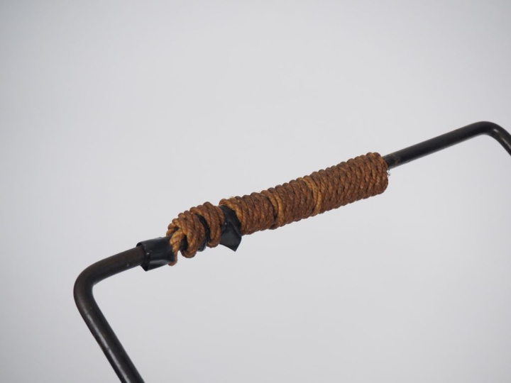 Desserte roulante années 70 en métal laqué noir et céramique polychrom