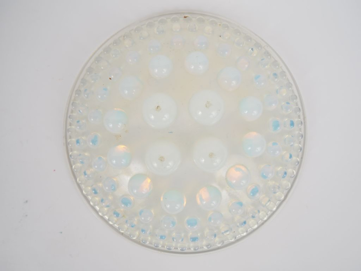 SAUMONT France. Coupe sur pied en verre opalescent. Signée. Dim. 7 x 2