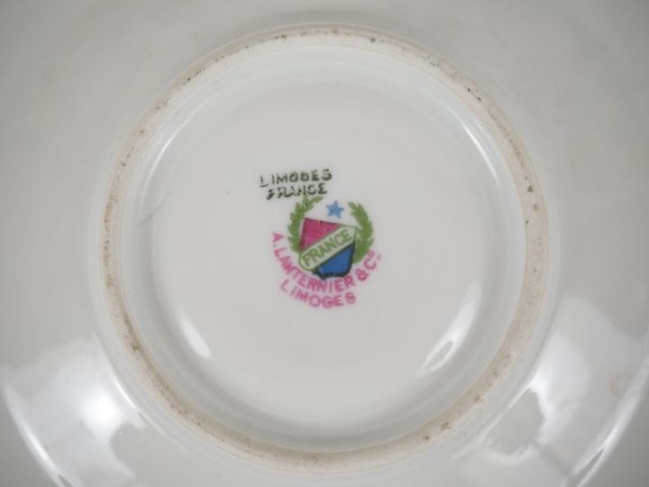 LANTERNIER à Limoges. Partie de service à café en porcelaine à décor p