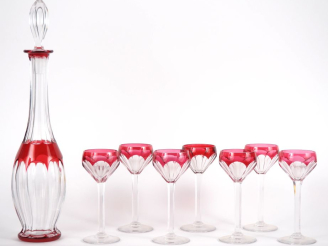 Vente aux enchères SAINT LOUIS. Service à liqueur en cristal bicolore comprenant : un fla