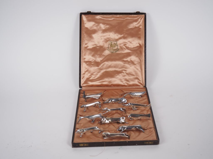 GALLIA. Suite de 12 porte-couteaux en métal argenté à décor zoomorphe,