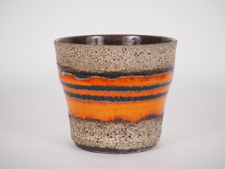 Vente aux enchères VALLAURIS (?). Cache-pot en céramique à décor flammé polychrome. Dim. 