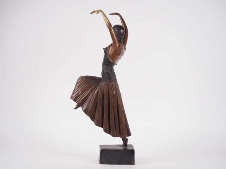 Ecole française XXème. "Danseuse Art Déco". Sculpture en bronze double