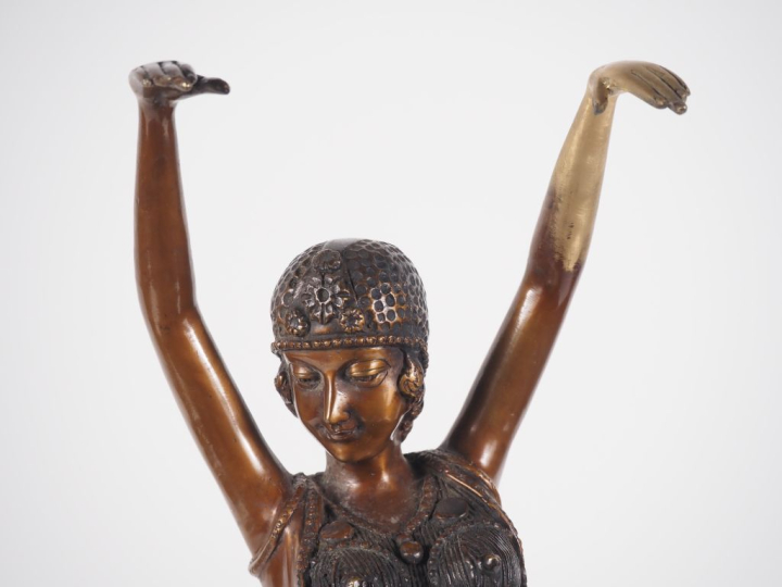 Ecole française XXème. "Danseuse Art Déco". Sculpture en bronze double
