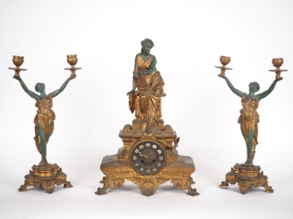 Vente aux enchères Garniture de cheminée 1900 en régule doré et patiné vert figurant des 