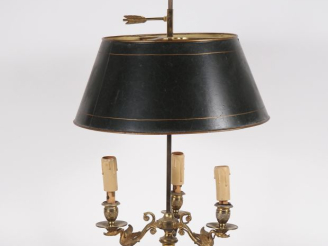 Vente aux enchères Lampe bouillote XIXème de style Empire en laiton doré et tôle verte, à