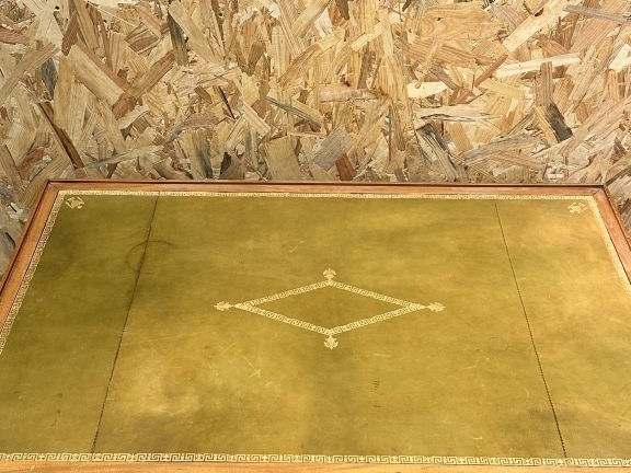 Bureau fin XIXème début XXème de style Louis XVI en bois naturel, plat