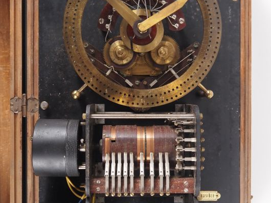 A. DIDELOT à Biberkirch. Horloge "l'angelus electro-automatique" dans 