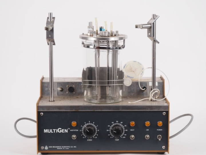 NEW BRUNSWICK SCIENTIFIC Inc. Instrument Multigen. Dim. 35 x 41 x 27 c