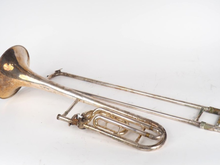 Antoine COURTOIS. Paris. Trombone modèle 155, n°15276, dans son étui.