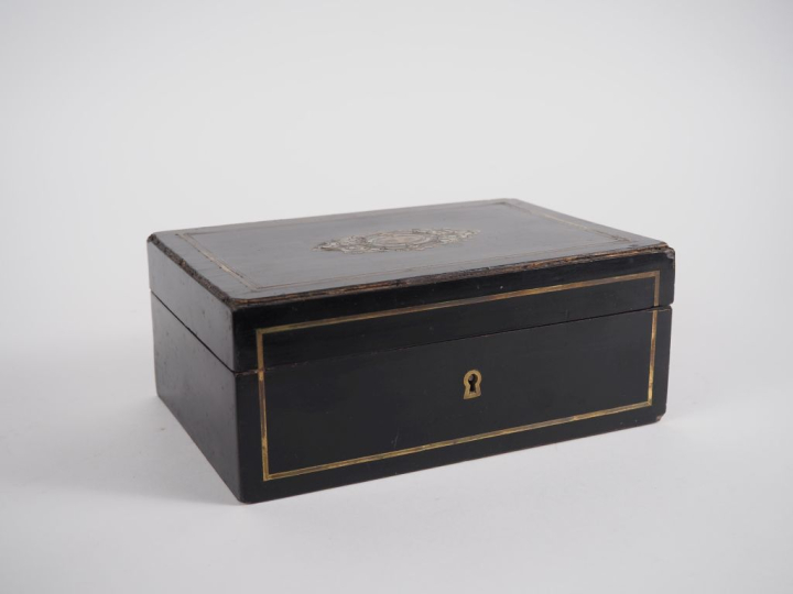 Coffret à couture Napoléon III en bois noirci et marqueterie boulle, i
