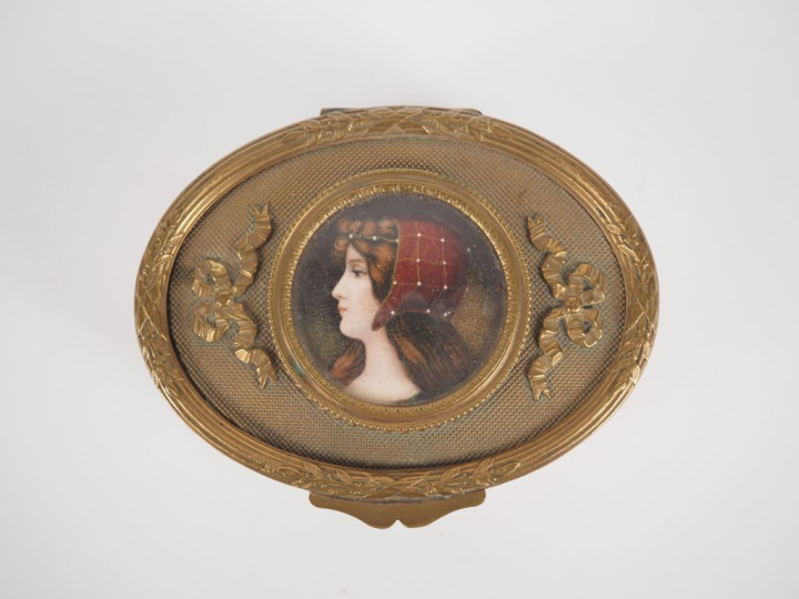 Boîte à bijoux 1900 de style Louis XVI en laiton doré, ornée en son ce