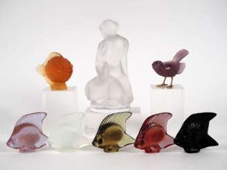 Vente aux enchères LALIQUE France. "Léda et le cygne". Sujet en verre sablé ou cristal ? 