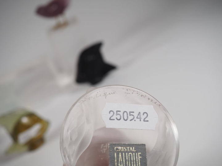 LALIQUE France. "Léda et le cygne". Sujet en verre sablé ou cristal ? 