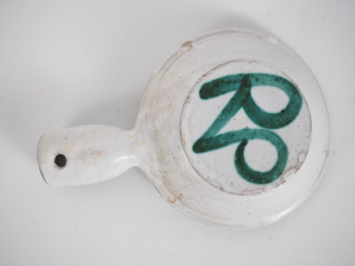 Robert PICAULT. Petite cassolette en céramique à décor de fleur. H. 5 