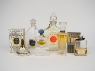 Vente aux enchères Ensemble de flacons de parfums comprenant :  - Parfum fleur de feu de 