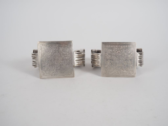 Vente aux enchères Paire de Bracelets Berbères en métal argenté ou argent bas-titre à déc