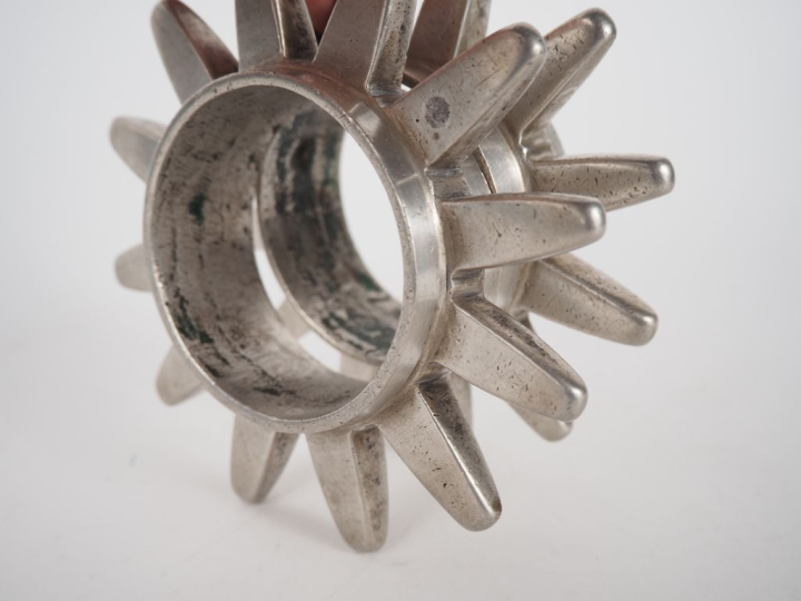 Paire de bracelets Berbères en métal argenté ou argent bas-titre. Diam
