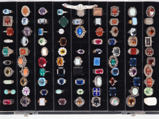 Vente aux enchères Important écrin comprenant 89 bagues en argent, métal argenté, pierres