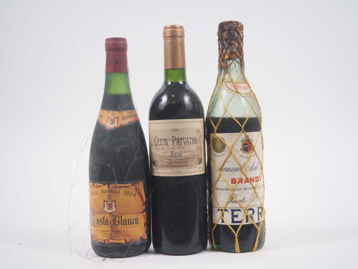 3 BOUTEILLES : 1 COSTA BLANCO - 1964 / 1 RIOJA CLUB PRIVADO - 1996 / 1
