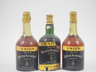 Vente aux enchères 3 VIEILLES BOUTEILLES PORTO BLANC BUTLER BLANC