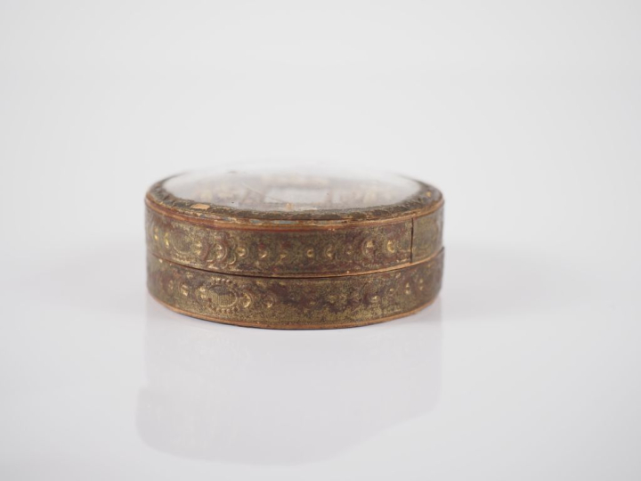 Boite Restauration en verre et carton mâché "Amitié".  Diam. 6,5 cm