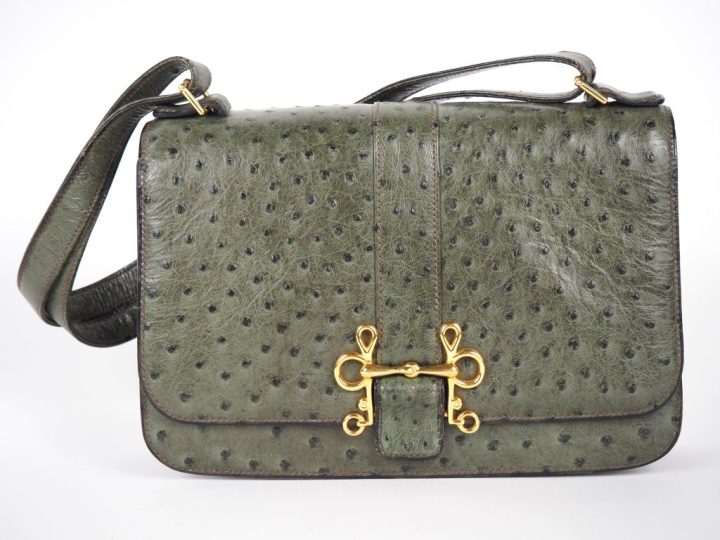 HERMES, Paris Sac porté épaule en cuir vert mousse, modèle "Sologne". 