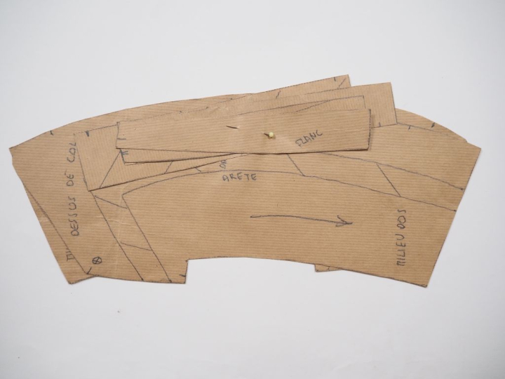 Christian DIOR Ensemble comprenant huit patrons de couture :  - VISON 