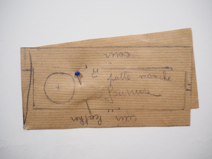 Christian DIOR Ensemble comprenant huit patrons de couture :  - VISON 