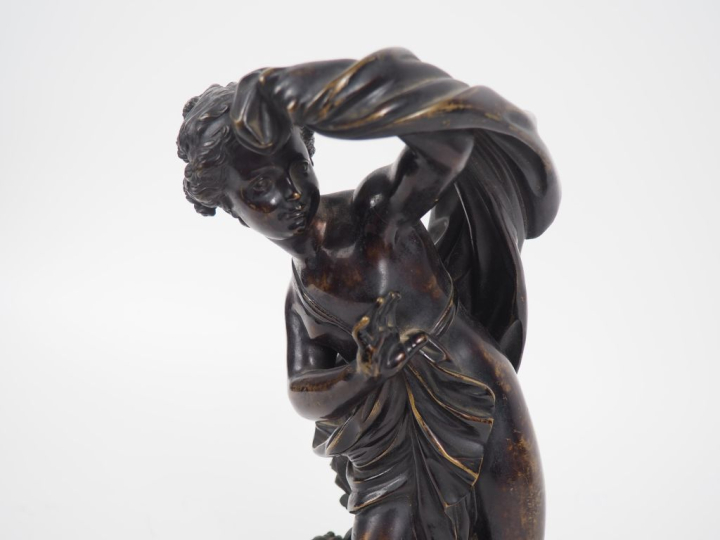 Ecole française début XIXème. "jeune fille au panier de raisins" Sculp