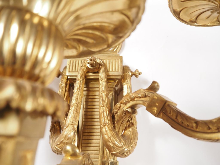 Importante paire d'appliques Napoléon III de style Louis XVI à décor d