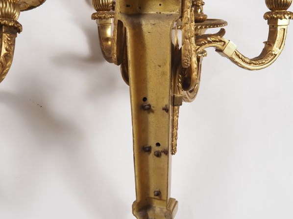 Importante paire d'appliques Napoléon III de style Louis XVI à décor d