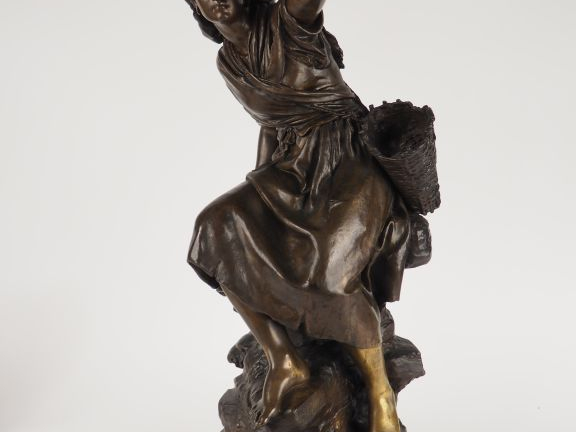 Mathurin MOREAU. "Marayeuse" Grand bronze à patine brune, socle tourna