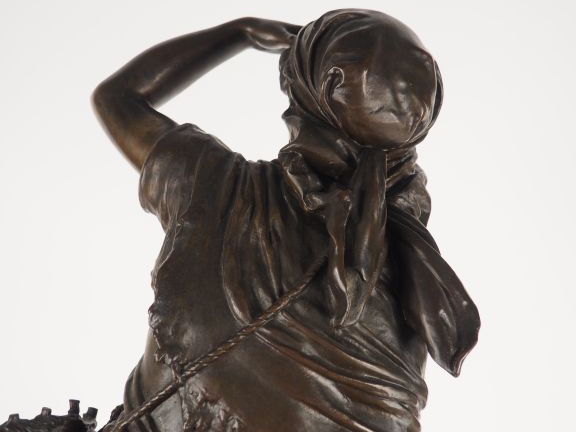 Mathurin MOREAU. "Marayeuse" Grand bronze à patine brune, socle tourna