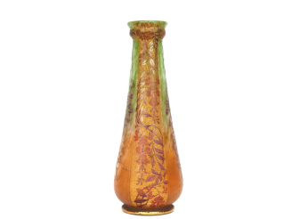 Vente aux enchères DAUM.  Grand vase balustre à décor gravé en camée à l'acide et émaillé