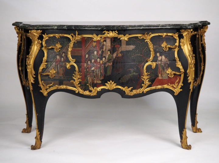 Paul SORMANI Grande et large commode de style Louis XV en laque de Cor