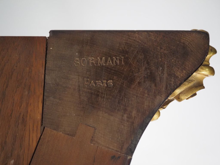 Paul SORMANI Grande et large commode de style Louis XV en laque de Cor