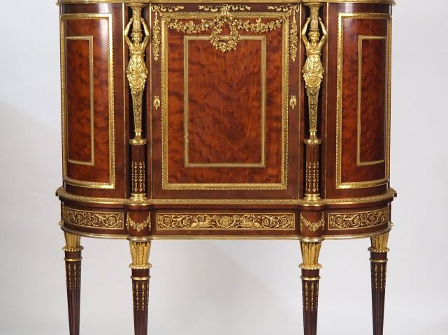 Exceptionnel serre bijoux de style Louis XVI en acajou et placage d'ac