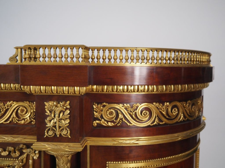 Exceptionnel serre bijoux de style Louis XVI en acajou et placage d'ac