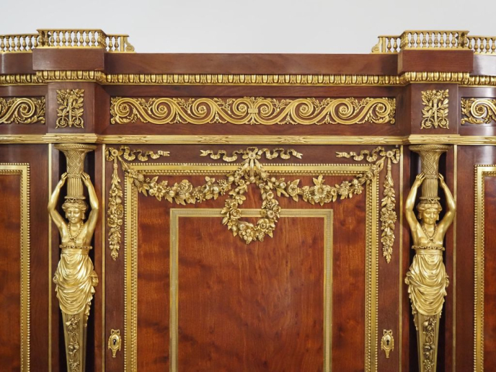 Exceptionnel serre bijoux de style Louis XVI en acajou et placage d'ac