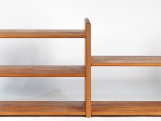 Vente aux enchères Pierre CHAPO. Meuble bibliothèque modulable en orme massif, deux regis