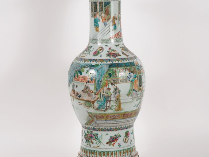 Chine, période Guangxu. Circa 1880 Vase de forme balustre en porcelain