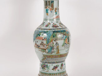 Vente aux enchères Chine, période Guangxu. Circa 1880 Vase de forme balustre en porcelain