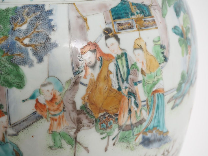 Chine, période Guangxu. Circa 1880 Vase de forme balustre en porcelain