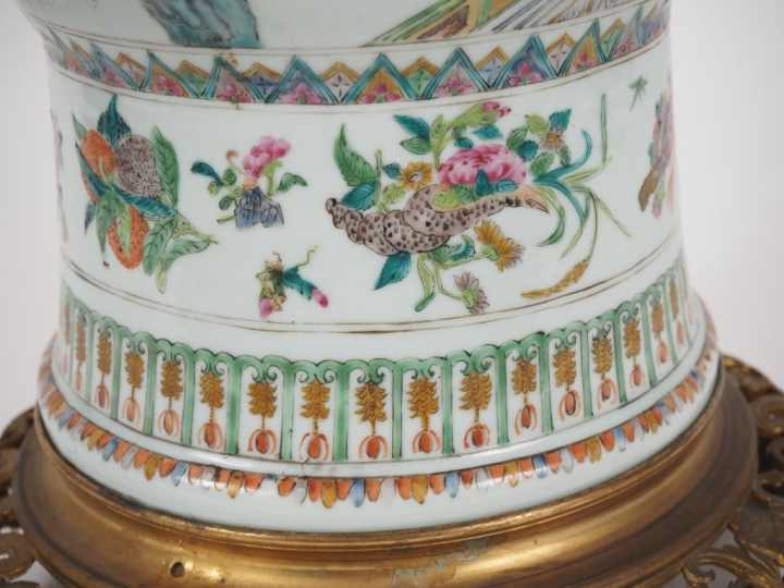Chine, période Guangxu. Circa 1880 Vase de forme balustre en porcelain
