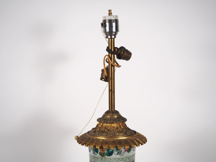 Chine, période Guangxu. Circa 1880 Vase de forme balustre en porcelain