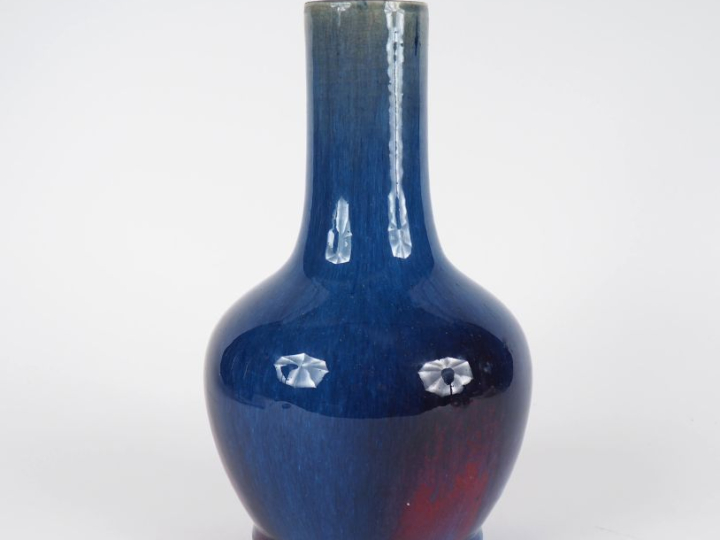 Chine, époque Guangxu, vers 1880, Vase balustre en porcelaine émaillée